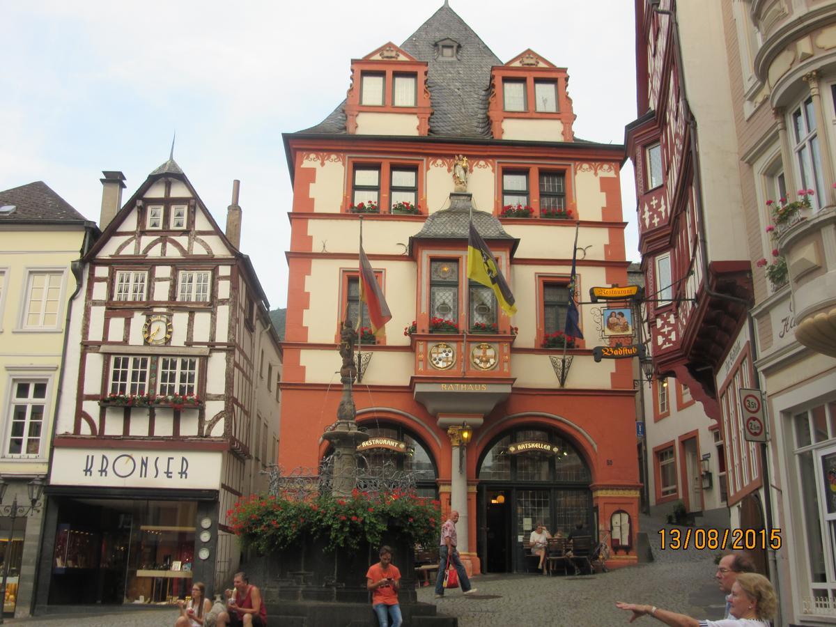 Ferienwohnung "Edeltrud Deluxe Moselblick" แบร์นคาสเทล-คืสท์ ภายนอก รูปภาพ
