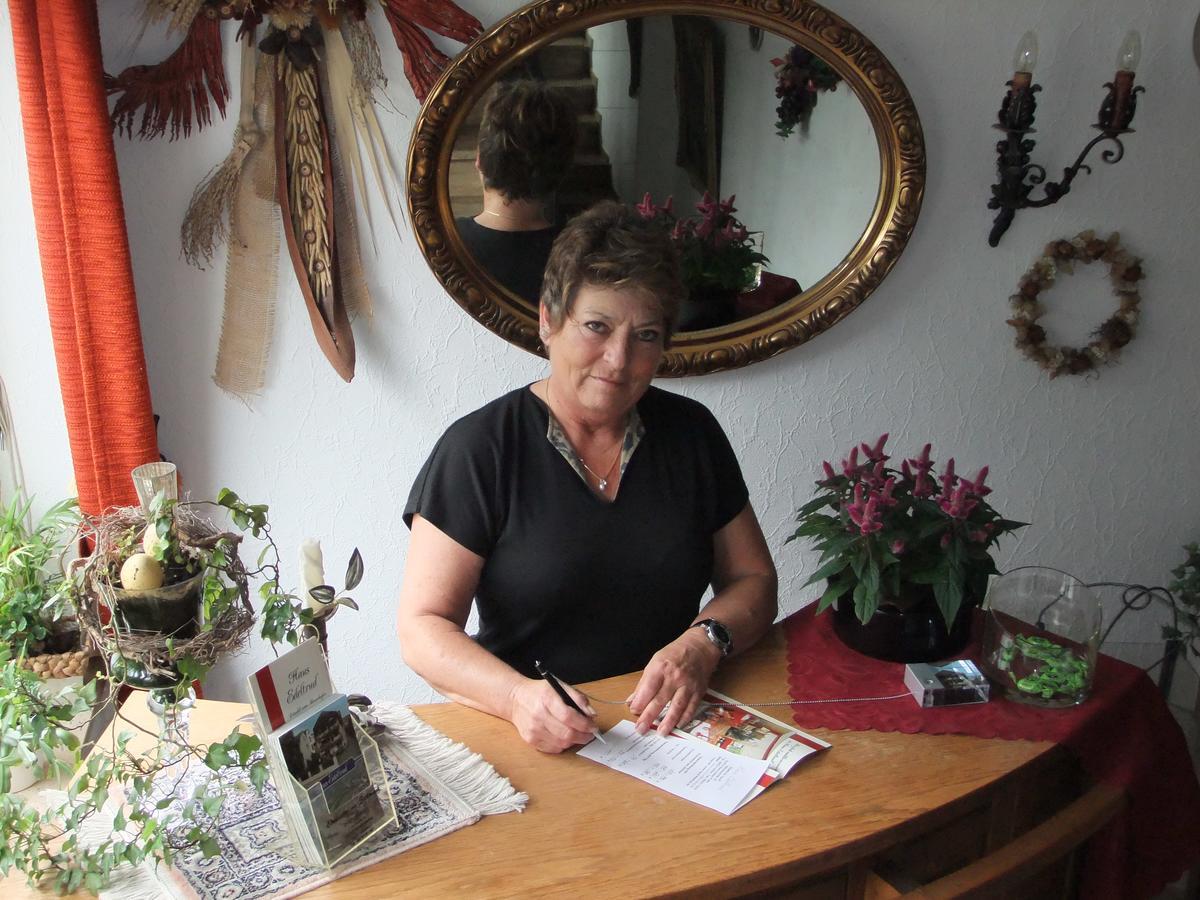 Ferienwohnung "Edeltrud Deluxe Moselblick" แบร์นคาสเทล-คืสท์ ภายนอก รูปภาพ