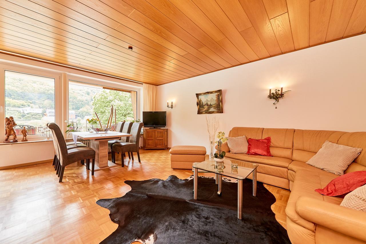Ferienwohnung "Edeltrud Deluxe Moselblick" แบร์นคาสเทล-คืสท์ ภายนอก รูปภาพ