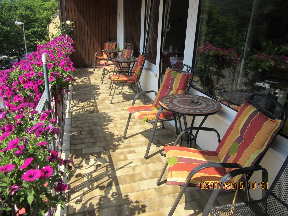 Ferienwohnung "Edeltrud Deluxe Moselblick" แบร์นคาสเทล-คืสท์ ภายนอก รูปภาพ